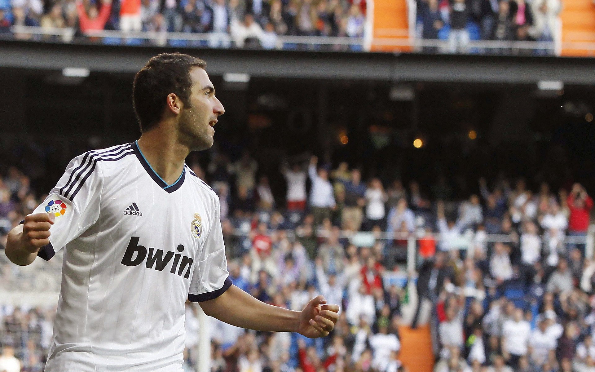 德罗巴连续三场比赛得分超过反败为胜，日本队不断突破！热度持续攀升